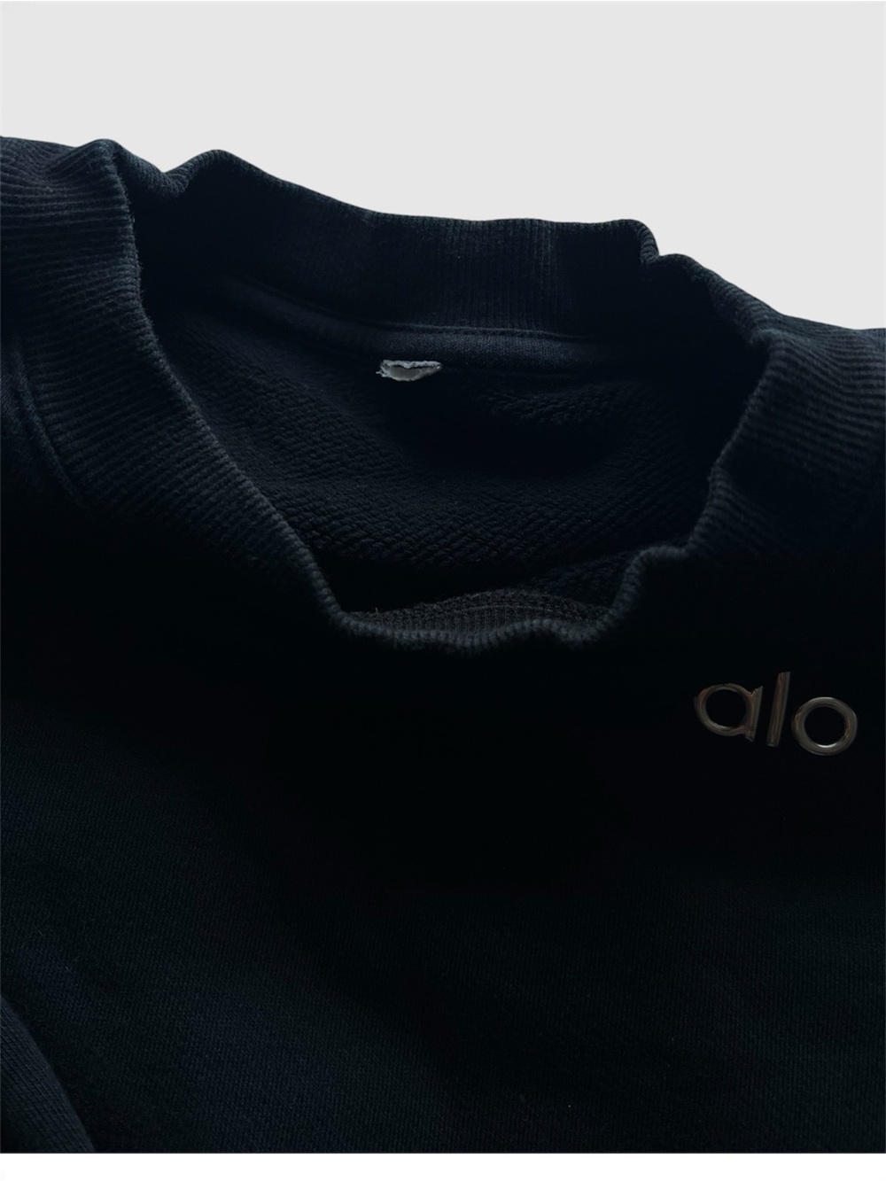 ALO Yoga women Black Crewneck Pullover with Subtle Logo SMALL - Picture 3 of 7